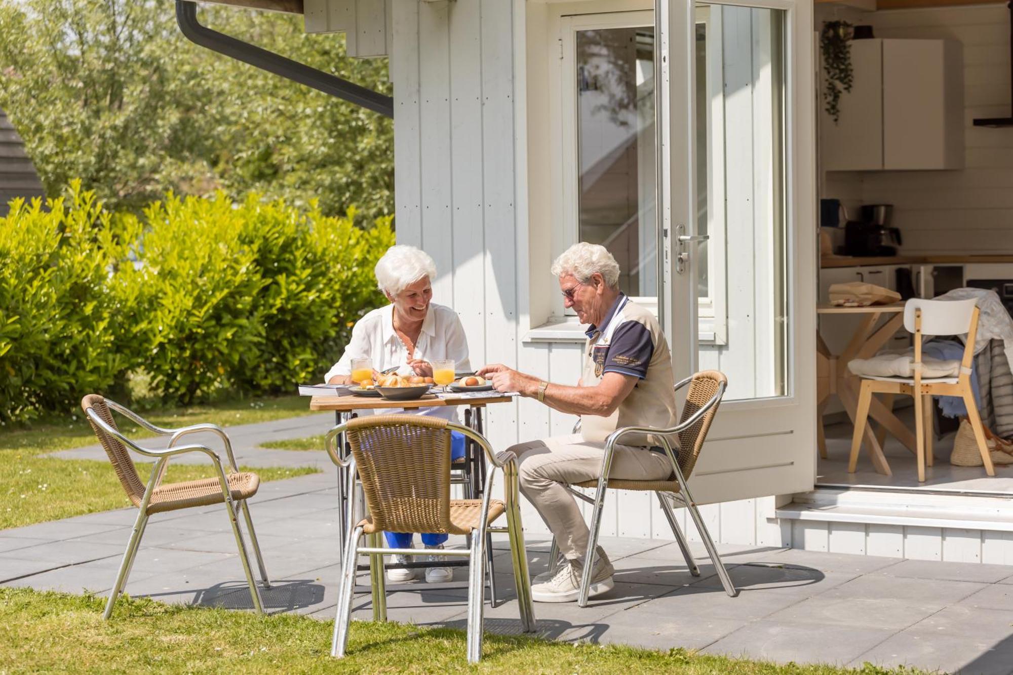 Chalet luxe - vakantiepark de Schreiershoek Dokkum Buitenkant foto